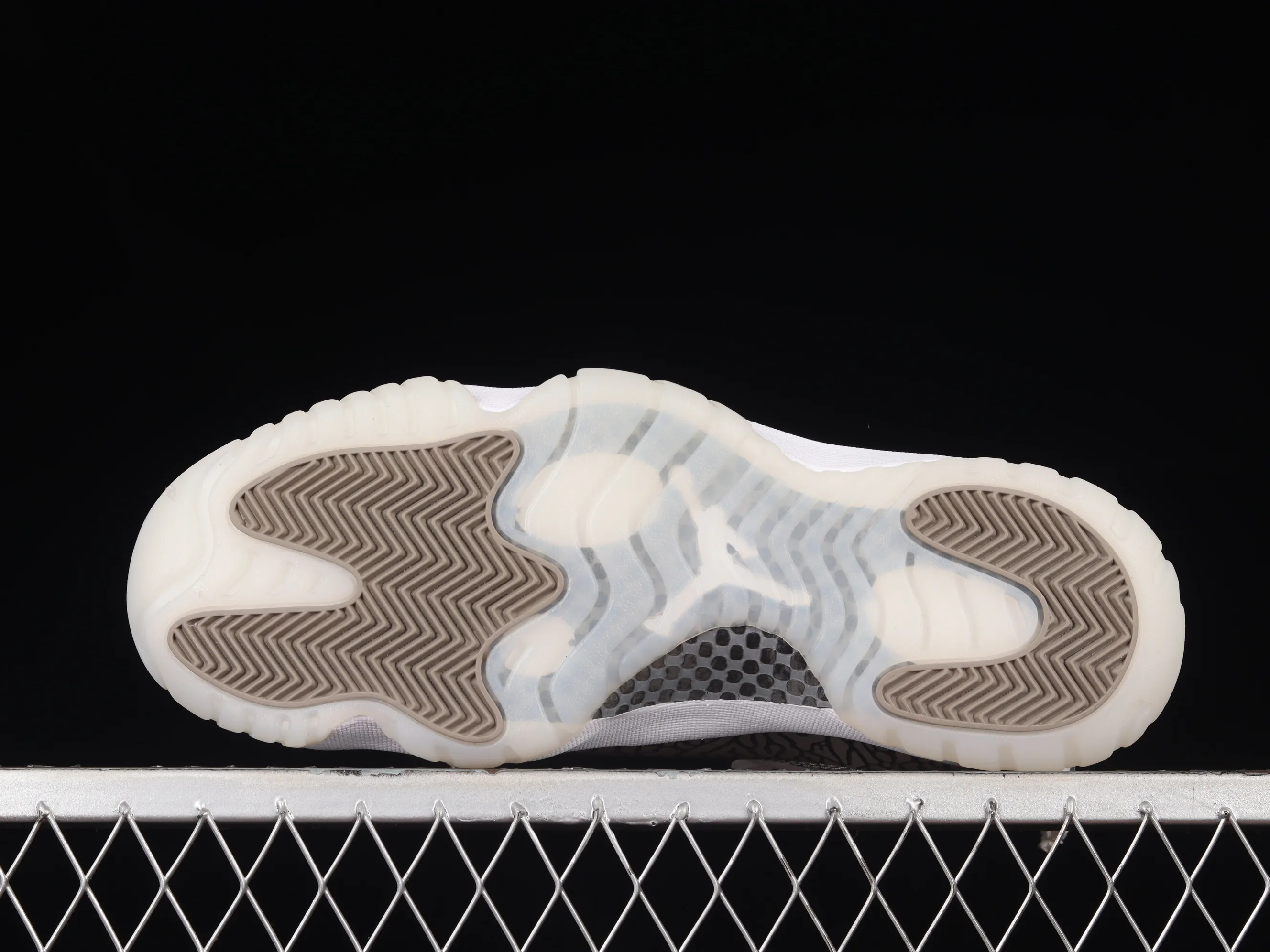 All categories Air Jordan Jordan series basketball shoes Air Jordan 11 F version Air Jordan AJ11 Low "White Cement" AJ11 Joe 11 white cement gray snake pattern genuine carbon AV2187-140